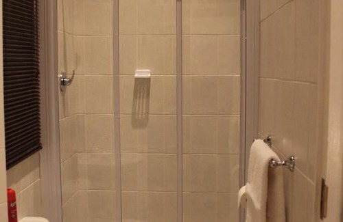 Komani House | Tranquil House B&B 10 Berry St
