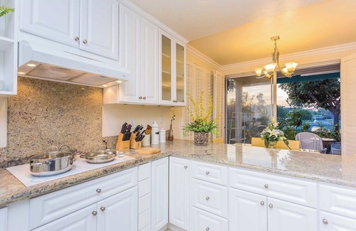 Woodbridge House | Tranquil Lakefront Haven: Your Ideal Getaway Awaits at This Charming Home #185