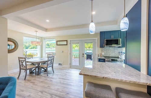 Port Angeles House | Tranquil Lakefront Escape - 3 bedroom Modern Cabin Retreat