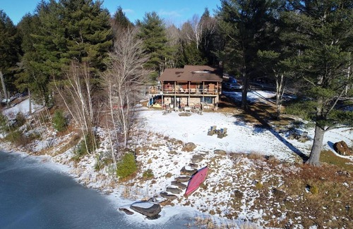 Hunter Cabin | Tranquil Log Cabin on Lake 10 minutes from Windham & Hunter Mts- dog friendly