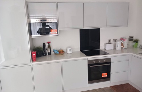 Loughton Apartment | Tranquil Loughton Apartment Retreat