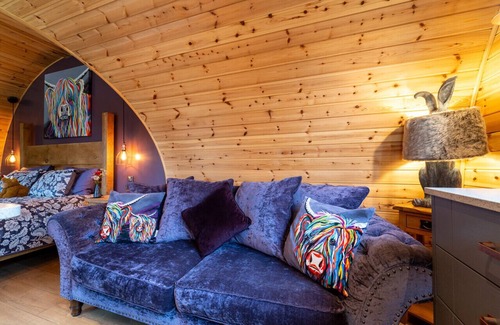 Clitheroe Cabin | Tranquil Luxury: Hot Tub, Firepit, & Superking-size bed