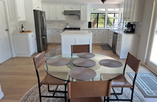 Somis Villa | Tranquil Luxury Villa - Pool, Spa, Pickleball Court & Avocado Farm