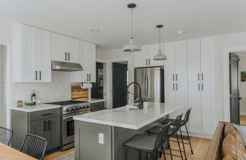 Cascade-Chipita Park House | Tranquil Modern Cabin: Hot Tub, Hammocks & Scenic Hiking