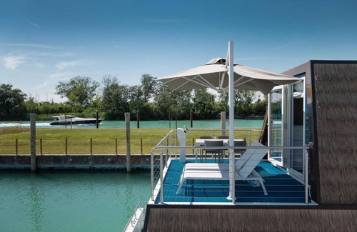 Lignano Sabbiadoro Boat Rental | Tranquil Marina Azzurra Resort House boat 2BR sleeps 6