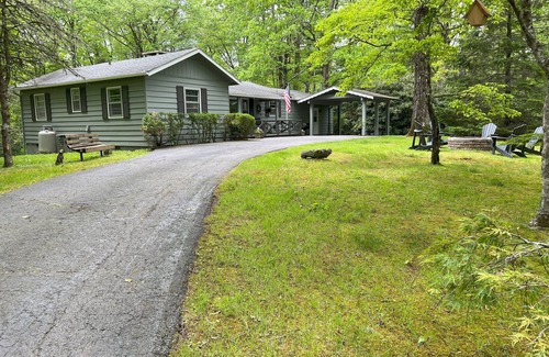 Mirror Lake House | Tranquil Mirror Lake Paradise With Large Screened-in Porch!