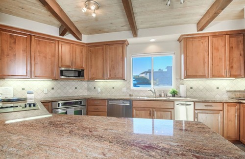 Watsonville House | Tranquil Modern 4-bedroom Beach House with WiFi in Santa Cruz County