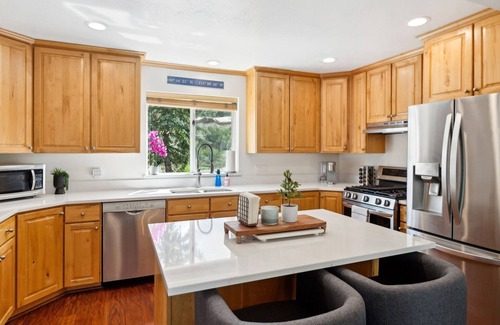 Summit Park House | Tranquil Mountain Retreat | Scenic Views & Hot Tub by RedAwning