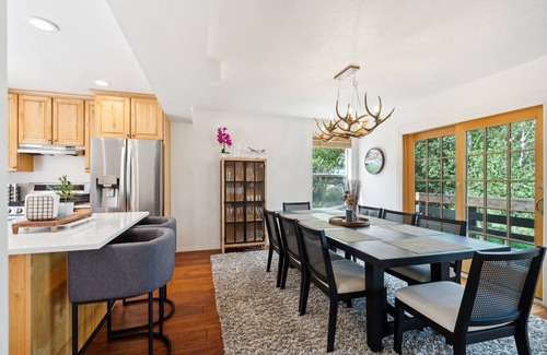 Summit Park House | Tranquil Mountain Retreat | Scenic Views & Hot Tub by RedAwning