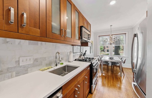 Cherry Condo | Tranquil Myers Park 2BR King Condo | Porch