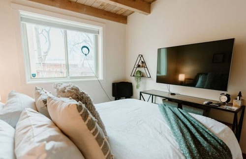 West Old Town House | Tranquil North Valley Hideaway