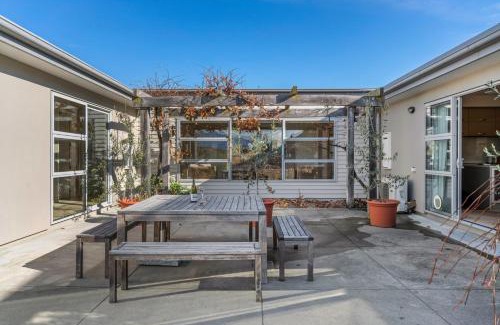 Albert Town House | Tranquil on Ribbonwood - Wanaka Holiday Home