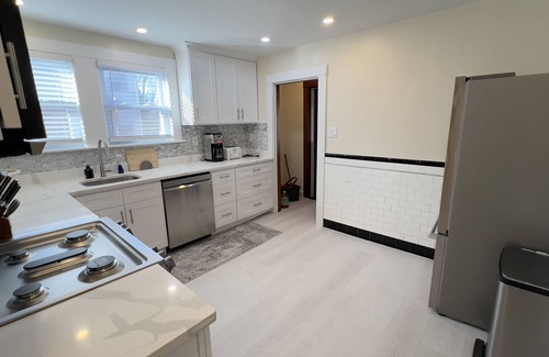 Brighton Condo | Tranquil Renovated 3BR Allston Condo + Parking , Close to Harvard/BU/BC/MIT!