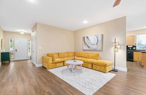 Walnut Grove House | Tranquil Retreat at 65th Street: Your Ideal Vacation Getaway Awaits #41991