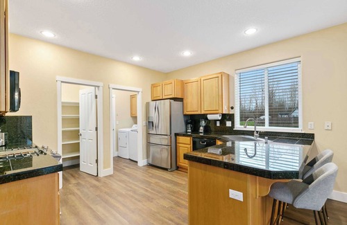 Walnut Grove House | Tranquil Retreat at 65th Street: Your Ideal Vacation Getaway Awaits #41991