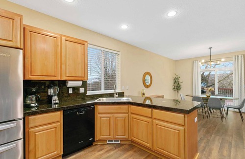 Walnut Grove House | Tranquil Retreat at 65th Street: Your Ideal Vacation Getaway Awaits #41991