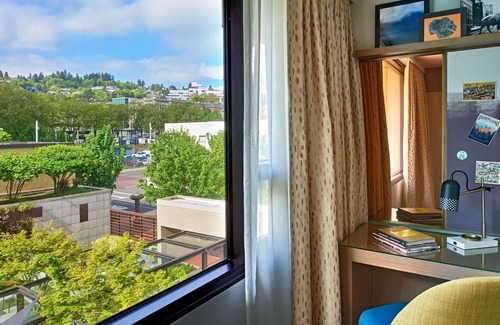 Downtown Portland Hotel | Tranquil Retreat at Hotel Zags Portland - Premier Garden King, Free Breakfast