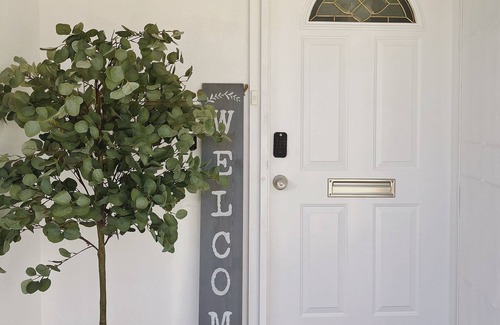Westminster House | Tranquil Retreat in Little Saigon. 15’ from DISNEYLAND