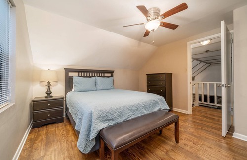 Piney Cabin | Tranquil Retreat: Serene Cabin at Shore Acres with Kayaks & More