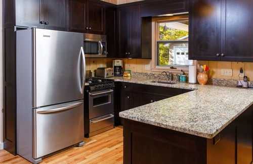 Baileys Harbor Cabin | Tranquil Retreat-walk to Kangaroo Lake Sandy beach