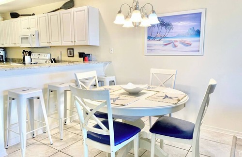 Innerarity Townhomes House | Tranquil Seas: Waterfront Unit with Kayaks & More!