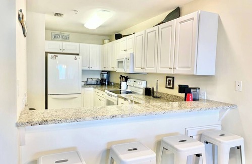 Innerarity Townhomes House | Tranquil Seas: Waterfront Unit with Kayaks & More!
