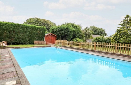 St Austell Cottage | Tranquil six Sleeper Cottage on a Farm With Pool