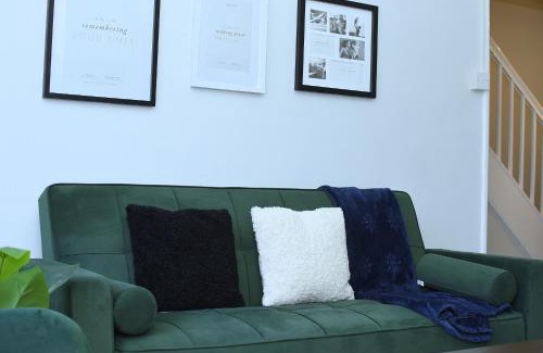 Goresbrook Apartment | Tranquil Stays at 3 bedroom House in Dagenham