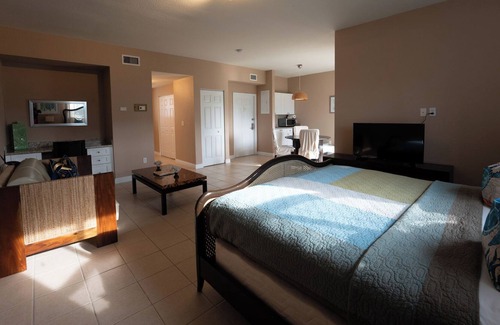 Alice Town Apartment | Tranquil Studio Condo in Bimini