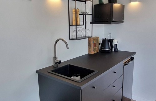 Leura Apartment | Tranquil Studio Retreat in Leura with Private Bush Outlook.