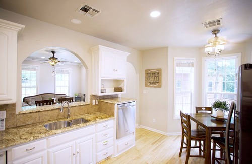 Kingston House | Tranquil Texoma Lake House w/private lake on .5 acres & steps from Lake Texoma