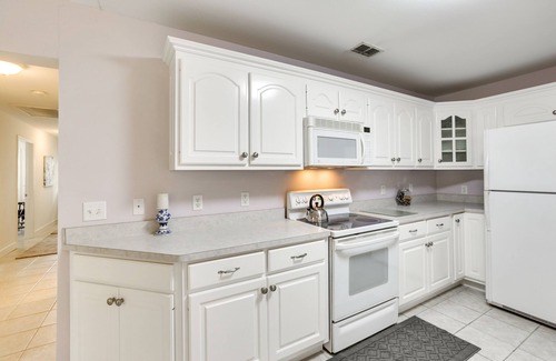 Thomasville Cottage | Tranquil Thomasville Retreat w/Deck + Dining Area