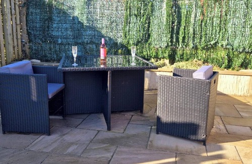 Townhill House | Tranquil Three-bedroom House-large Garden-wifi