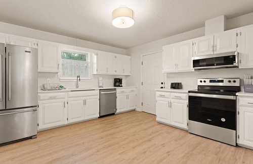 Brunswick House | Tranquil Tides Retreat | 3 Bed, 2 Bath Pet-Friendly