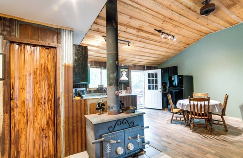 Owego Cabin | Tranquil Tioga Retreat w/ Private Hot Tub!