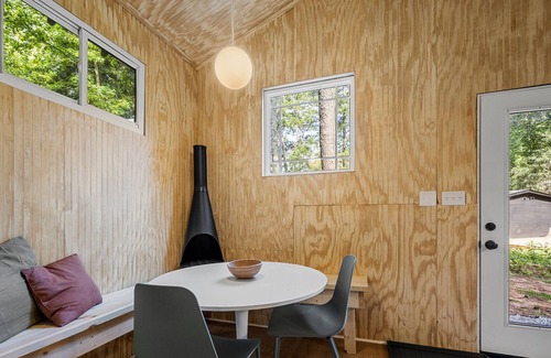 Tucker Cottage | Tranquil Tucker Midcentury Tiny home near shops