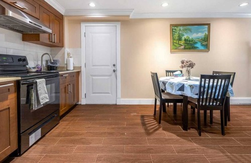Arbutus Ridge House | Tranquil unit in Vancouver's Vibrant Neighborhood