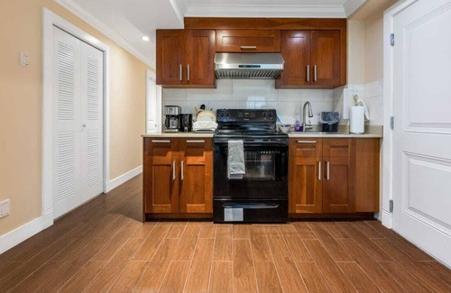 Arbutus Ridge House | Tranquil unit in Vancouver's Vibrant Neighborhood
