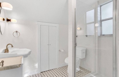 Sanford Apartment | Tranquil upstairs studio retreat in Historic Downtown Sanford
