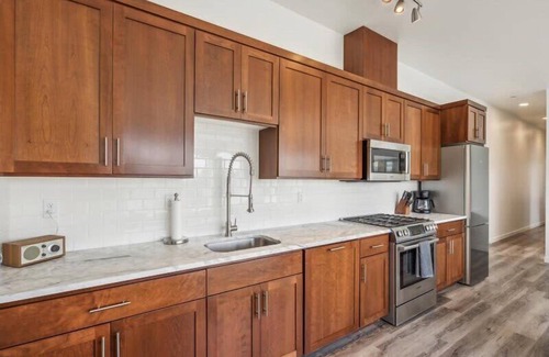 Buckman Neighborhood Apartment | Tranquil Urban Retreat - The Dorian Loft 504