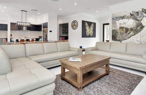 Pokolbin House | Tranquil Vista Luxury Estate - Your Ultimate Weekend Haven
