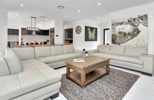 Pokolbin House | Tranquil Vista Luxury Estate - Your Ultimate Weekend Haven
