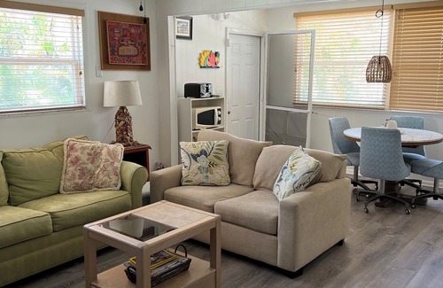 Mid Island Cottage | Tranquila Beach Cottage