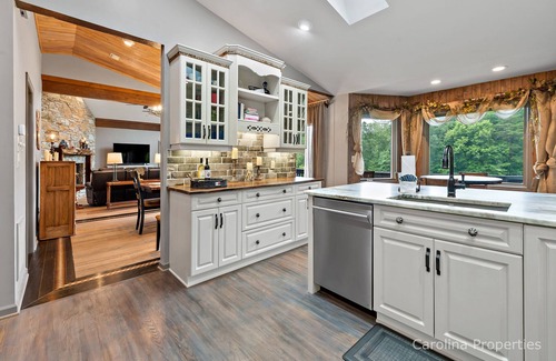 Lake Lure House | TranquiliTee Retreat on Apple Valley Golf course!