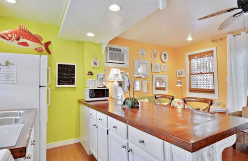 Key West Historic District Cottage | Tranquility by Avantstay Close to Duval St w/BBQ & Shared Pool