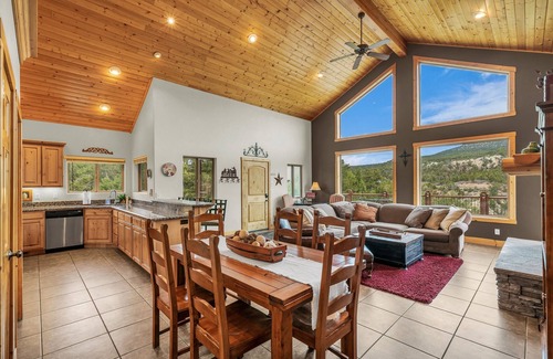 Zion National Park East Entrance House | Tranquility Cabin| Family-Friendly Zion Getaway