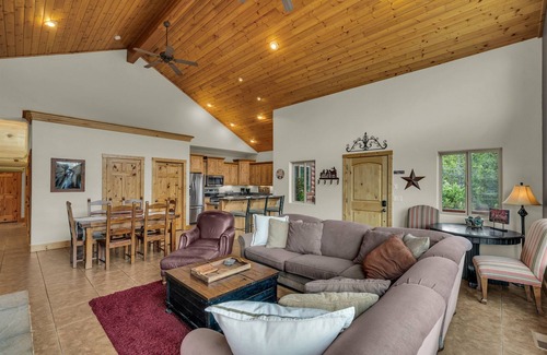 Zion National Park East Entrance House | Tranquility Cabin| Family-Friendly Zion Getaway