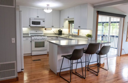 West Union House | Tranquility Cottage | 3 Bed, 1.5 Bath