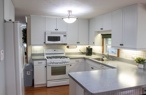 West Union House | Tranquility Cottage | 3 Bed, 1.5 Bath