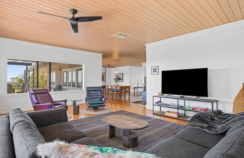 Sellicks Beach House | Tranquility in Sellicks - 4 Bdrm 2.5Bth